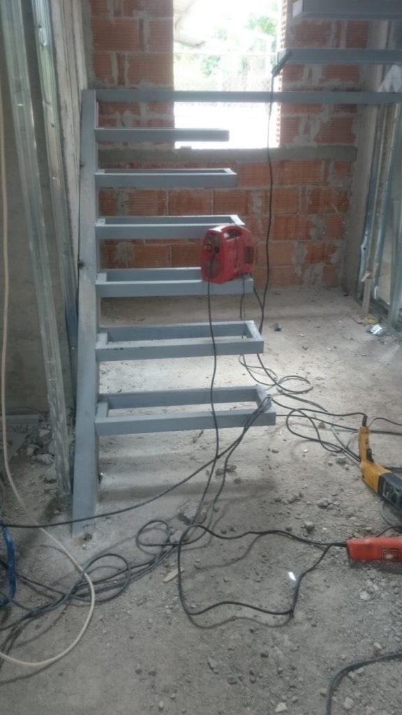 ΕΙΔΙΚΕΣ-ΚΑΤΑΣΚΕΥΕΣ-ΜΕΤΑΛΛΙΚΗ-ΣΚΑΛΑ-ΧΑΛΑΝΔΡΙ-ΚΑΤΟΙΚΙΕΣ-TTCONSTRUCTIONS-1-576×1024