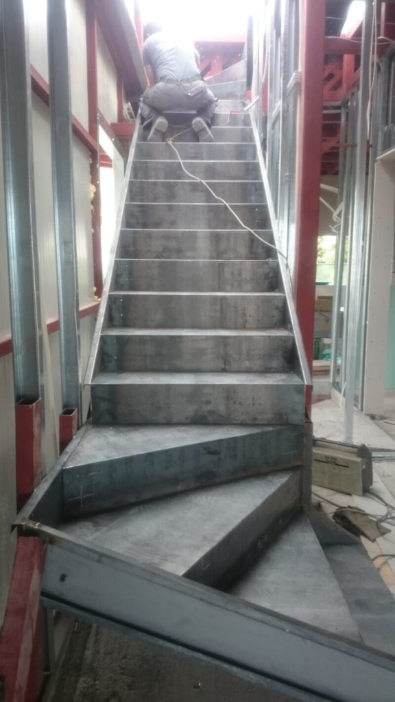 ΜΕΤΑΛΛΙΚΗ-ΣΚΑΛΑ-ΓΛΥΦΑΔΑ-TTCONSTRUCTIONS-2-576×1024
